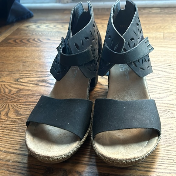 Rieker Comfort Sandal Shootie Ankle-Wrap Chunky Heel Laser Cutouts - Picture 2 of 6